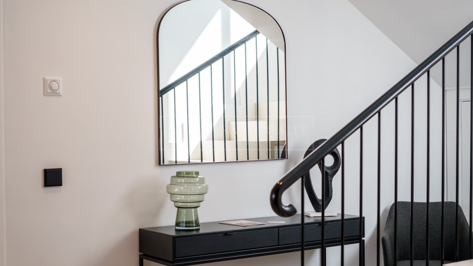 Nueva Andalucia, Las Brisas, villa for sale with lovely mountain views