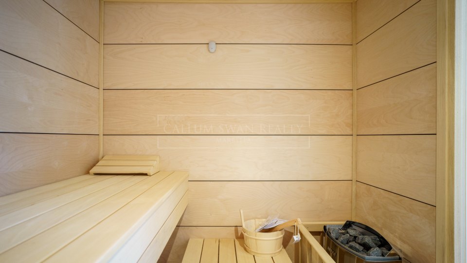 Nueva Andalucia, Las Brisas, villa for sale with lovely mountain views