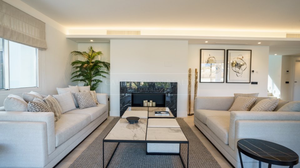 Nueva Andalucia, Las Brisas, villa for sale with lovely mountain views