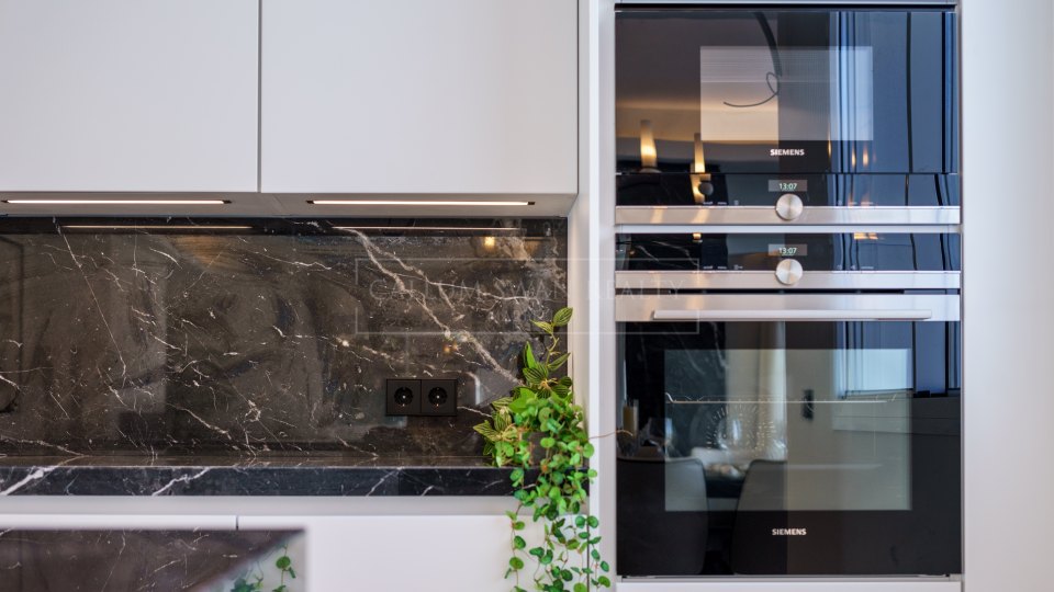 Nueva Andalucia, Las Brisas, villa for sale with lovely mountain views