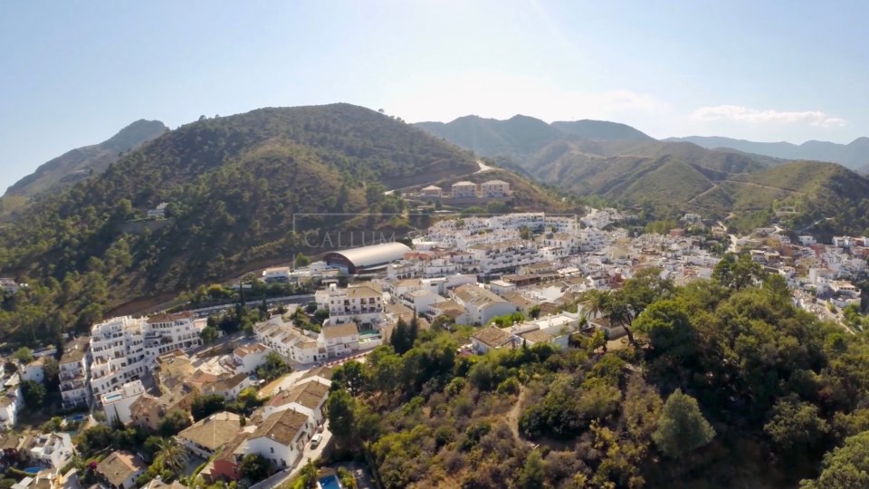 Benahavis, Unique plot of land for sale in the town centre of Benahavis