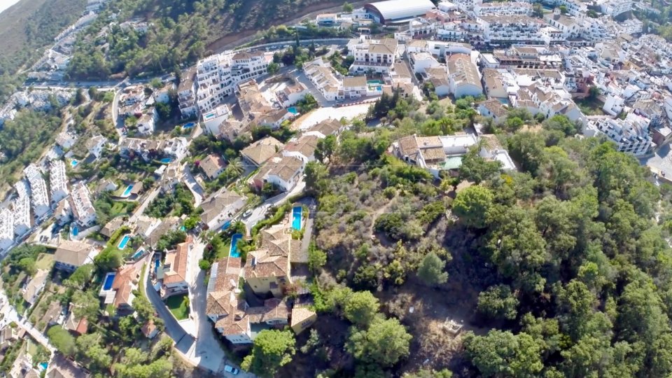 Benahavis, Unique plot of land for sale in the town centre of Benahavis