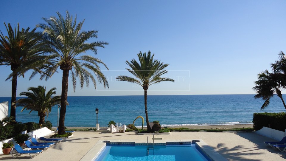 Marbella Golden Mile, Bungaló en primera linea de playa en Oasis Club en la Milla de Oro de Marbella