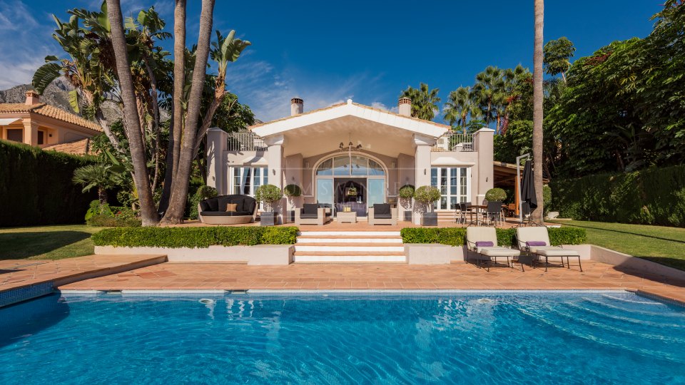 Marbella Golden Mile, Wonderful family home in Sierra Blanca, with stunning sea views