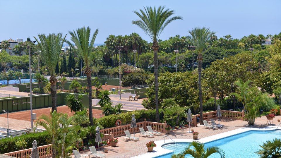 Marbella Golden Mile, Elegante ático dúplex de lujo en Marina Puente Romano