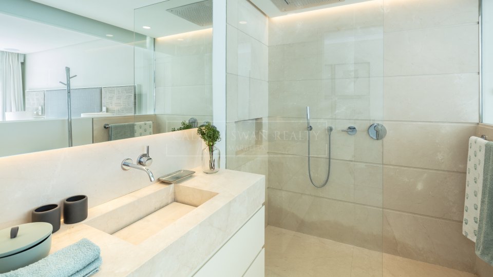 Marbella Golden Mile, Elegante ático dúplex de lujo en Marina Puente Romano