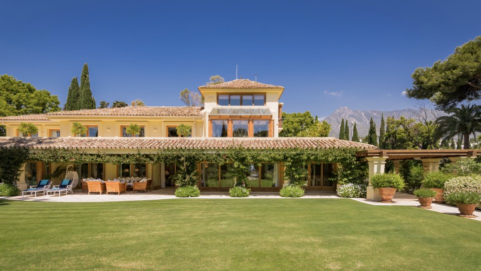 Marbella Golden Mile, Exquisite and very exclusive luxury villa in Marbella Club