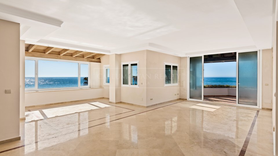 Estepona, Spectacular beachfront duplex penthouse in Costalita
