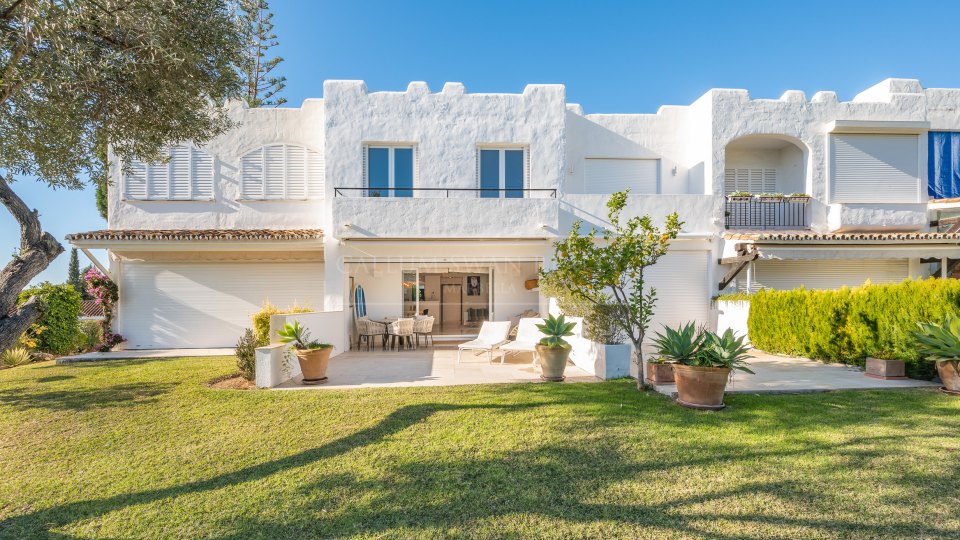 Nueva Andalucia, Semi-detached house in the heart of the Golf Valley of Nueva Andalucia