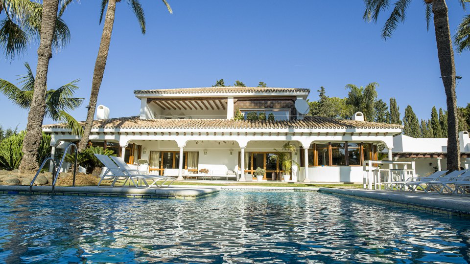San Pedro de Alcantara, Villa de estilo tradicional andaluz en venta en Guadalmina Baja