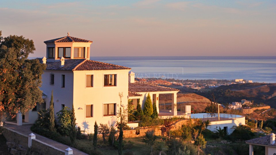 Benahavis, Villa tradicional en Marbella Club Golf con vistas al Mar Mediterráneo