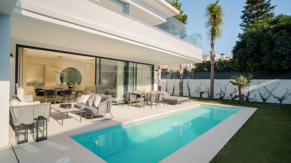 Marbella Golden Mile, Villa a estrenar en venta cerca de la playa en la Milla de Oro de Marbella