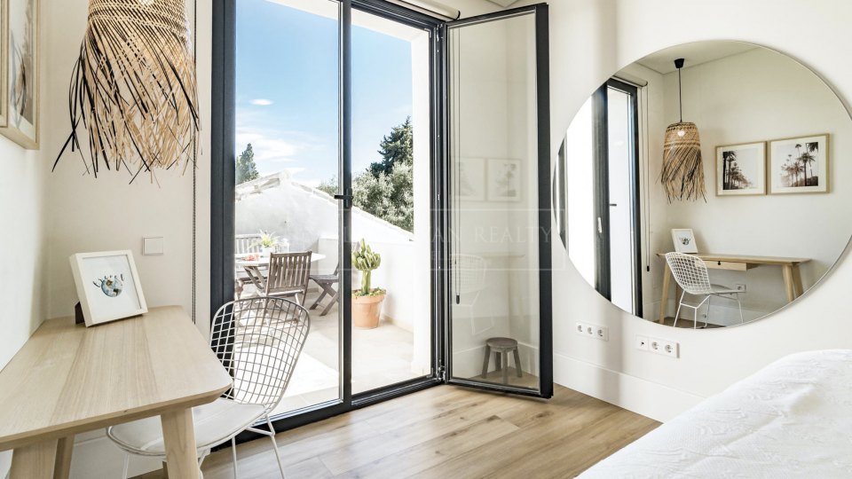 Marbella Golden Mile, Charming villa, walking distance to the beach on Marbella's Golden Mile