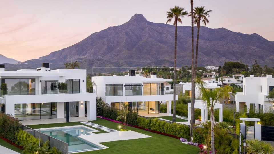 Marbella Golden Mile, Luxury contemporary home in the foothills of Marbella's Golden Mile