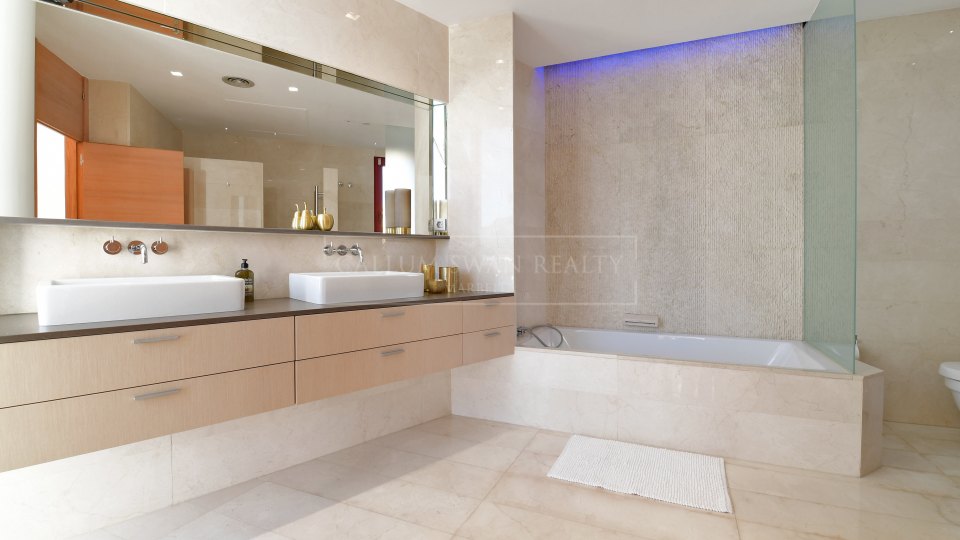 Nueva Andalucia, Villa moderne au style avant-gardiste à Nueva Andalucía proche de Puerto Banús