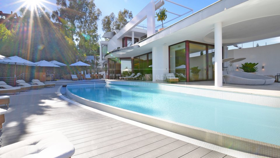 Nueva Andalucia, Villa moderne au style avant-gardiste à Nueva Andalucía proche de Puerto Banús