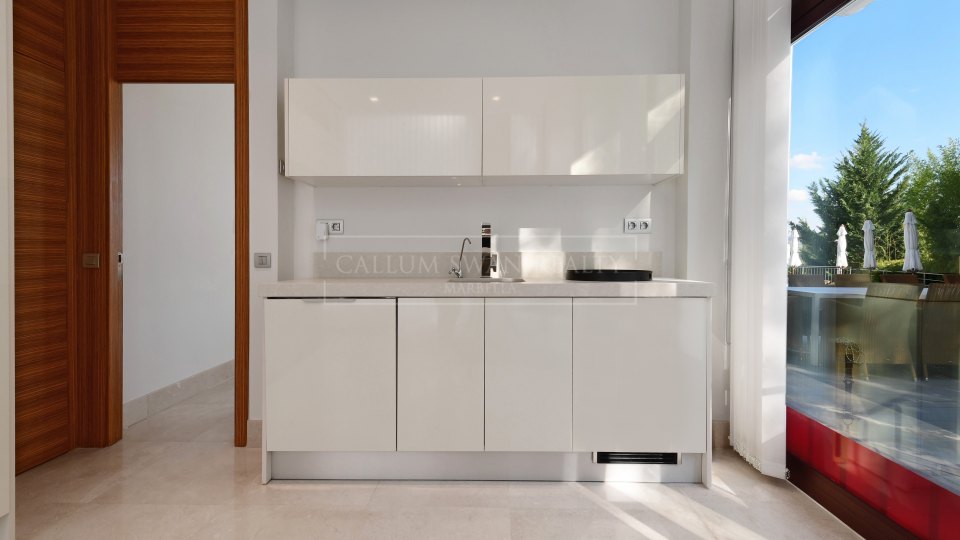 Nueva Andalucia, Villa moderne au style avant-gardiste à Nueva Andalucía proche de Puerto Banús