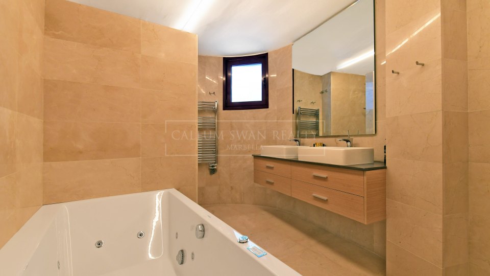 Nueva Andalucia, Villa moderne au style avant-gardiste à Nueva Andalucía proche de Puerto Banús