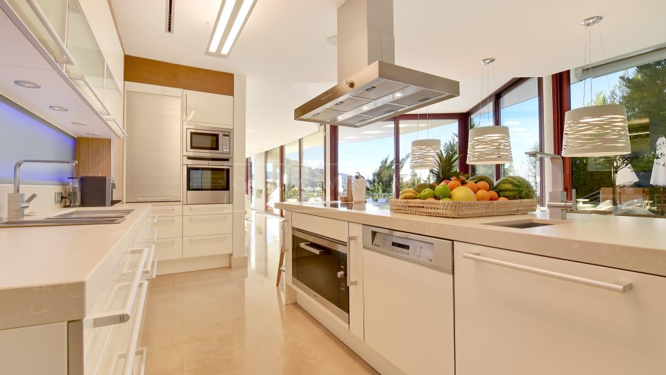 Nueva Andalucia, Villa moderne au style avant-gardiste à Nueva Andalucía proche de Puerto Banús