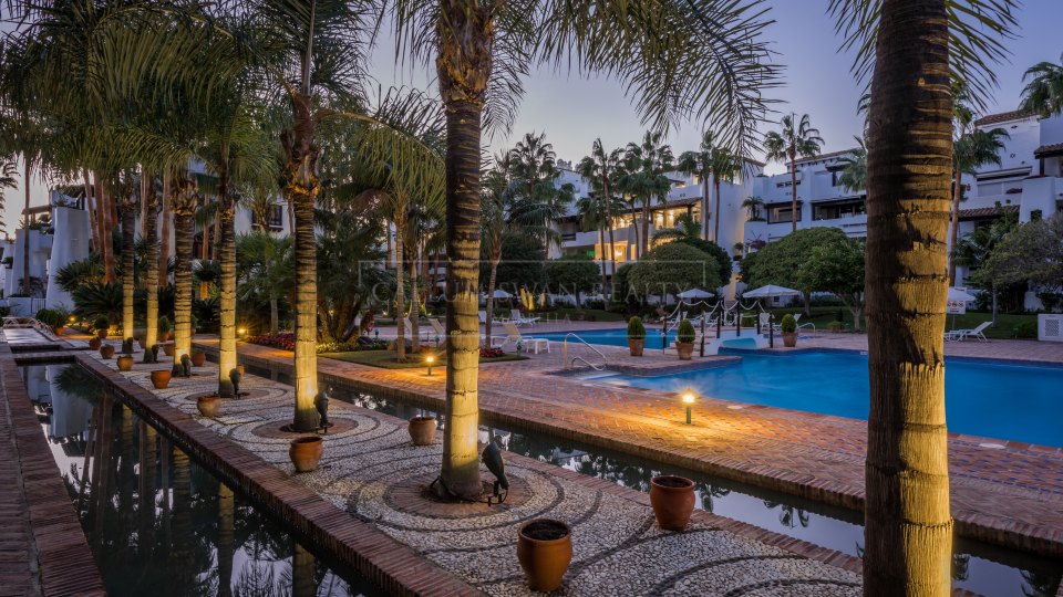 Marbella Golden Mile, Acogedor Atico Duplex en Marina Puente ROmano en el corazon de la Milla de oro
