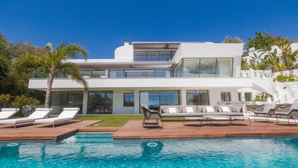 Benahavis, Impressive brand new villa with sea and golf views in La Quinta