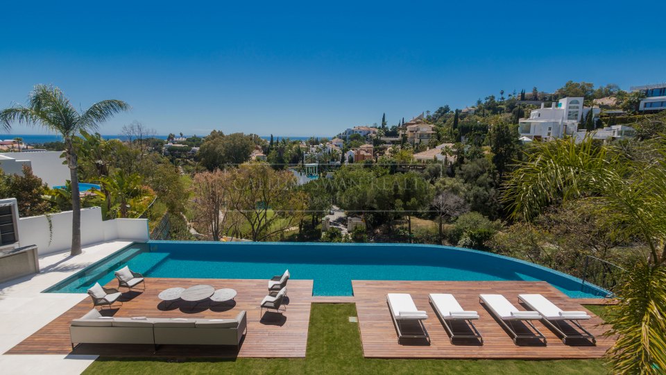 Benahavis, Impressive brand new villa with sea and golf views in La Quinta