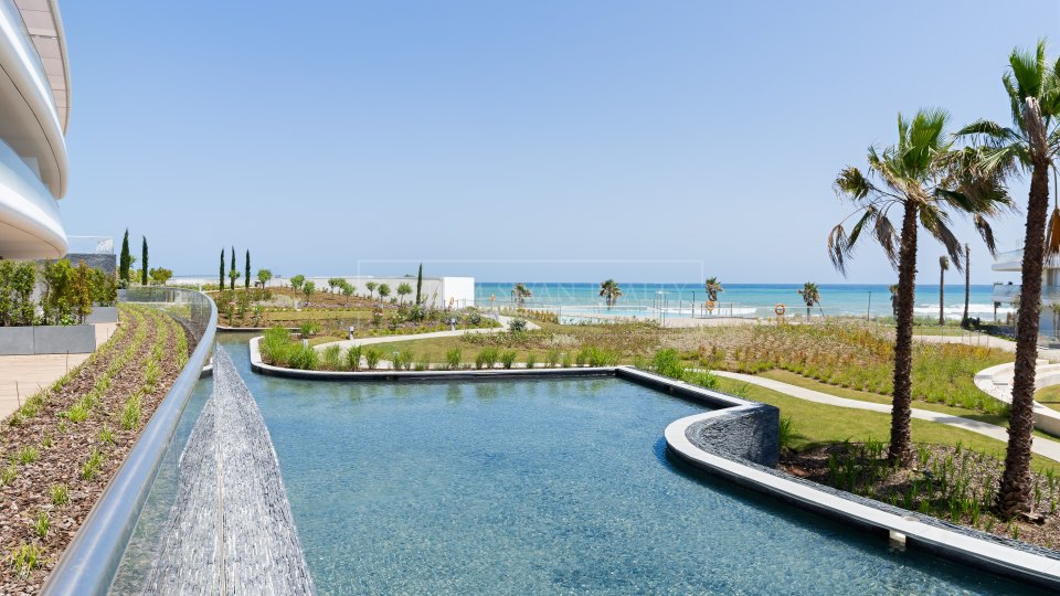 Estepona, Beachfront penthouse in Estepona with stunning sea views