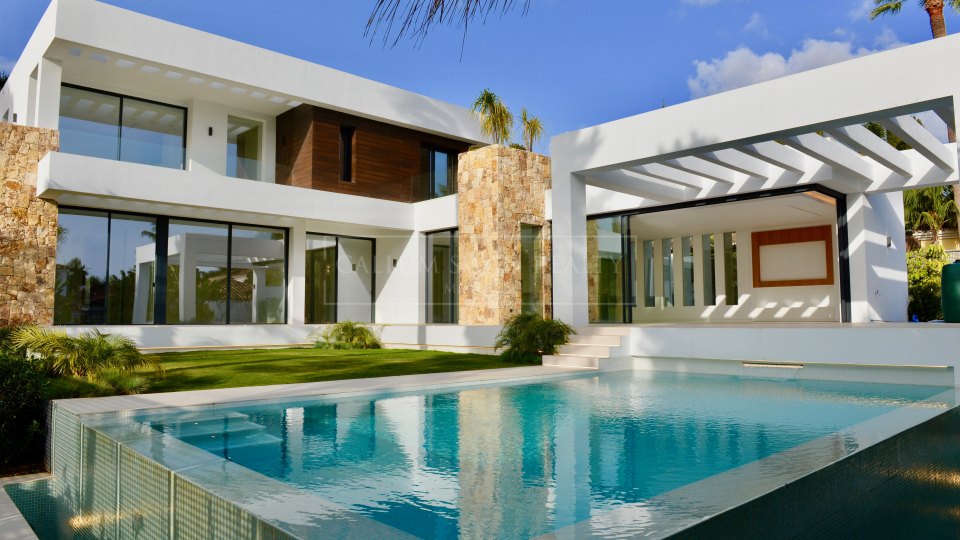 Marbella Golden Mile, New modern luxury villa in the best location of Marbella