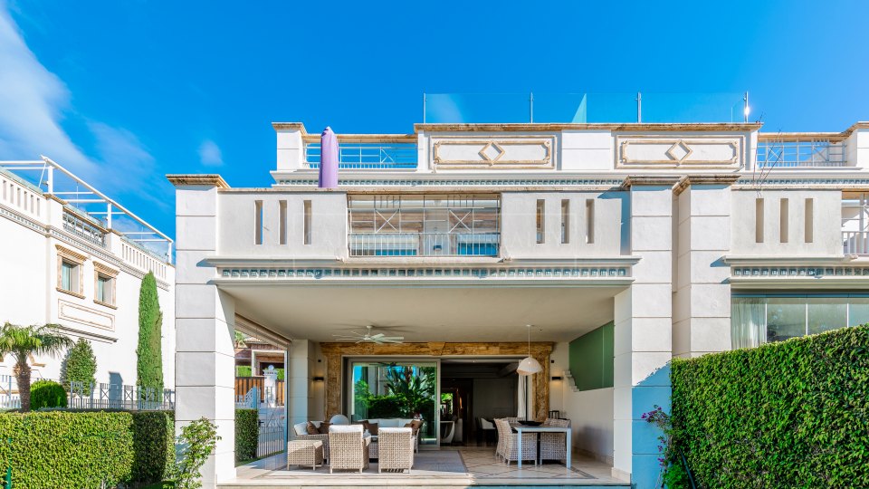 Marbella Golden Mile, Stunning semi-detached house in a gated luxury complex in Sierra Blanca, Marbella