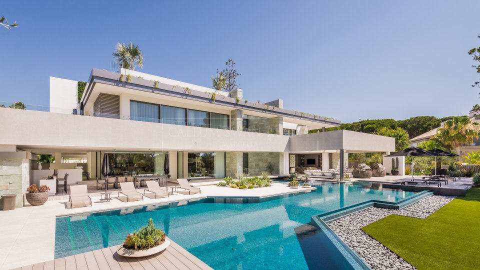 Marbella Golden Mile, Elegant and sophisticated luxury villa in the Marbella Club Hotel