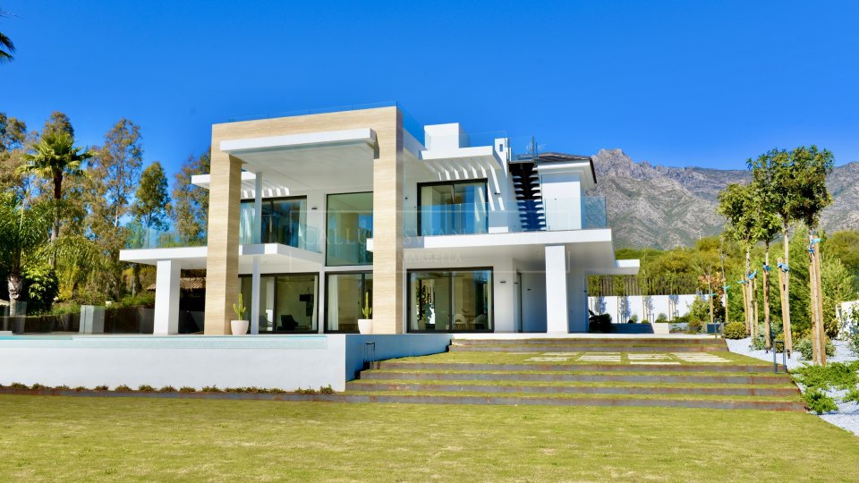 Marbella Golden Mile, Altos de Puente Romano, brand new villa for sale