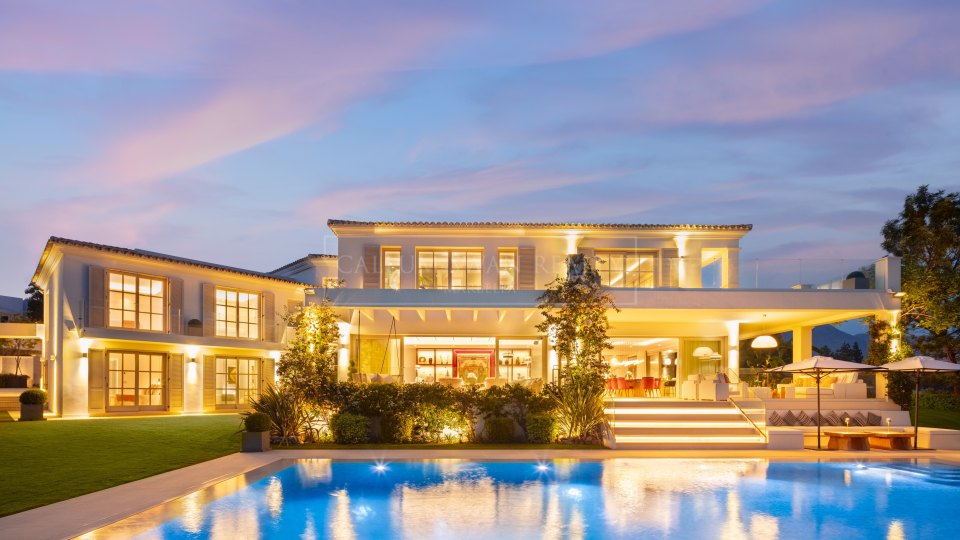 Nueva Andalucia, Exclusive luxury frontline Golf villa for sale in Aloha