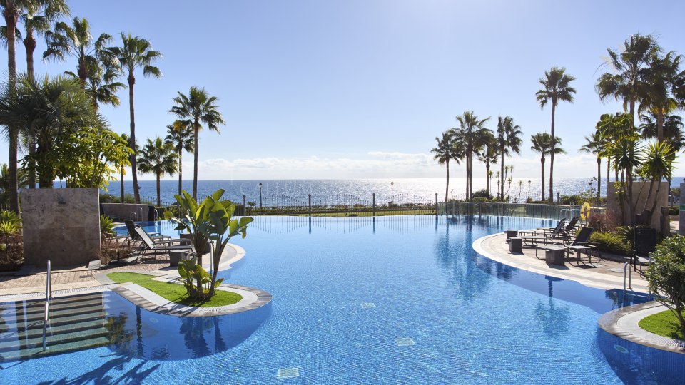 Estepona, Frontline beach penthouse for sale in the New Golden Mile
