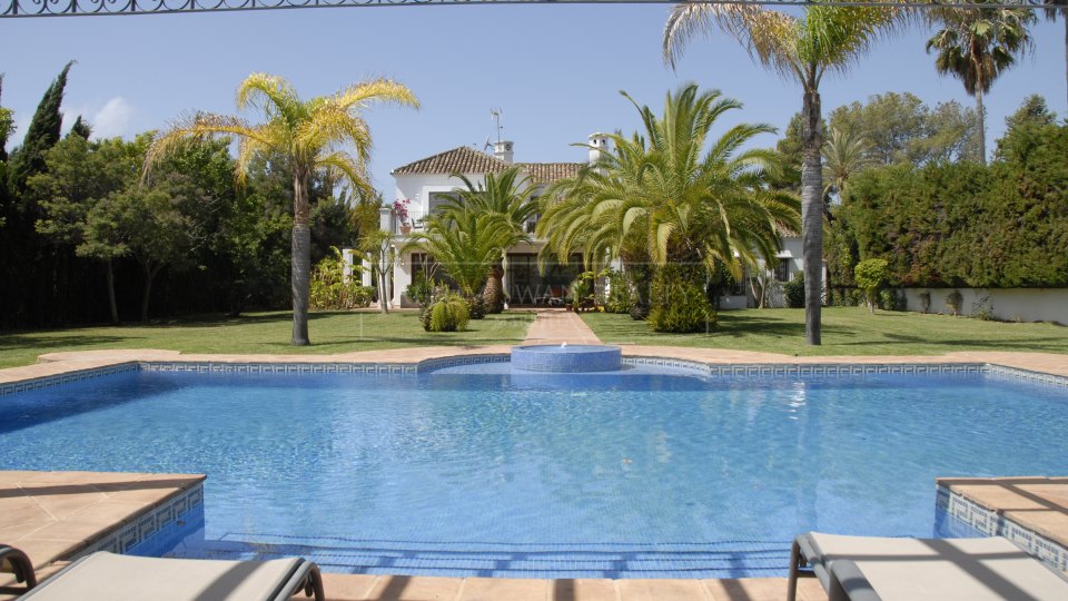 San Pedro de Alcantara, Mediterranean style villa for sale in Guadalmina Baja, Marbella