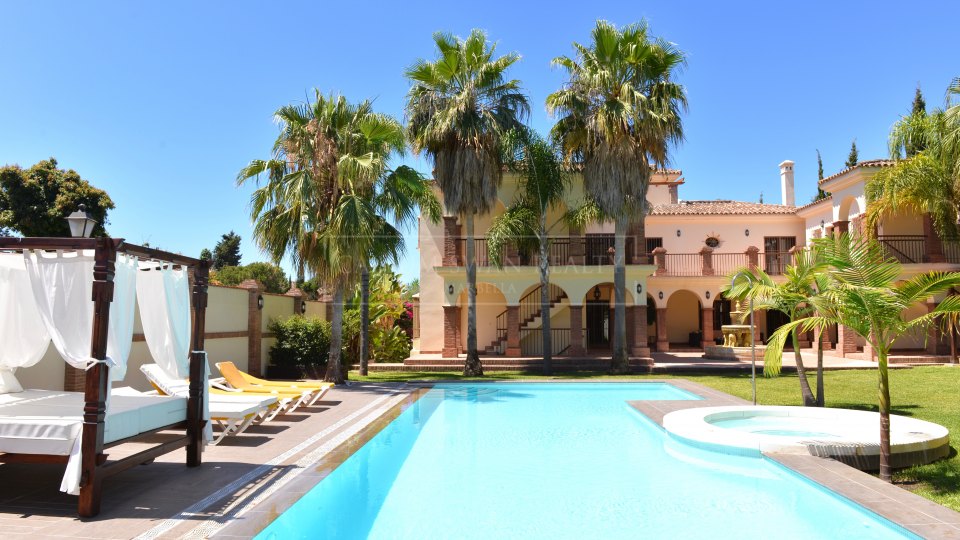 Marbella Golden Mile, Beachside luxury villa on Marbella's Golden Mile with 10 bedrooms