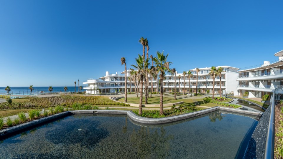 Fabuloso apartamento en primera línea de playa en Estepona - The Edge