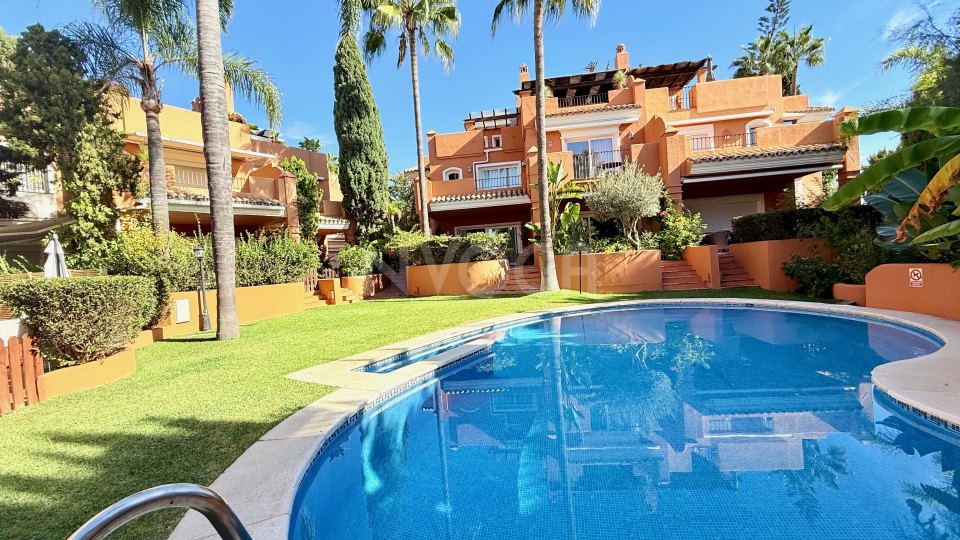 Large townhouse by the sea in Bahia de Marbella