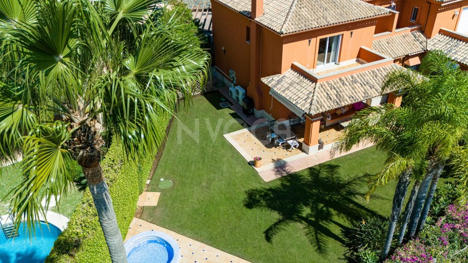 Magnificent Semi-Detached Villa in Santa Clara Golf