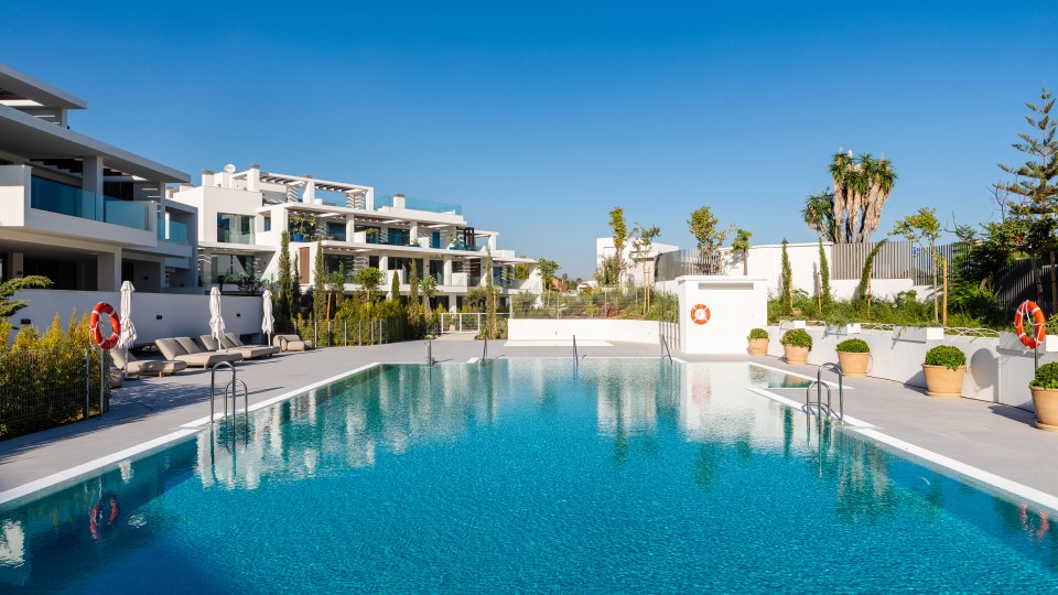Fully furnished penthouse at EARTH on Marbella’s Golden Mile, with a private pool and ready to move into