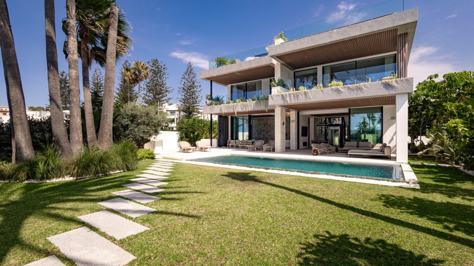 Privilege by Marein – Luxury beachfront villa in Marbella