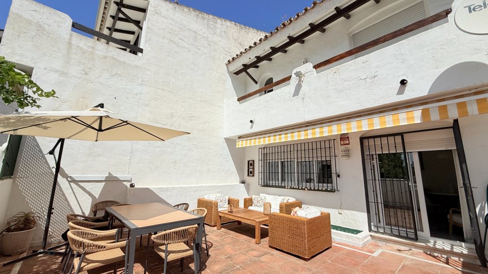 Exclusive 4-bedroom semi-detached house with a spacious terrace in El Capricho, Marbella