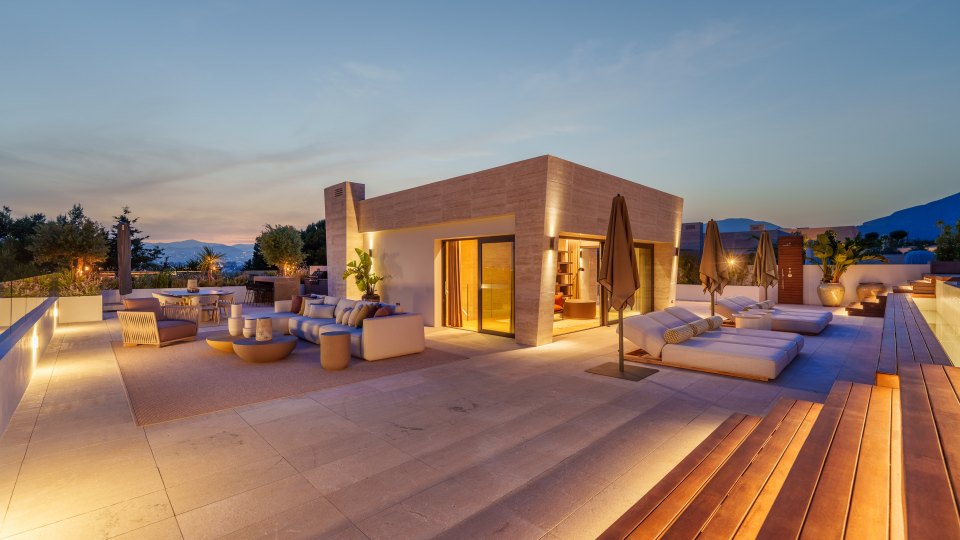 Panoramic Luxury Duplex with Private Pool in Sierra Blanca