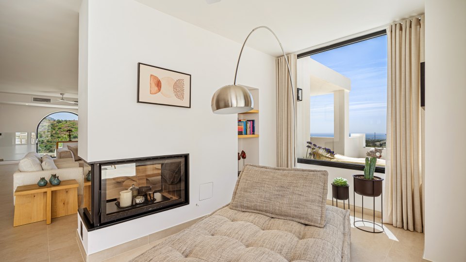 Elegant Sea-View Mediterranean Villa in Nueva Andalucía