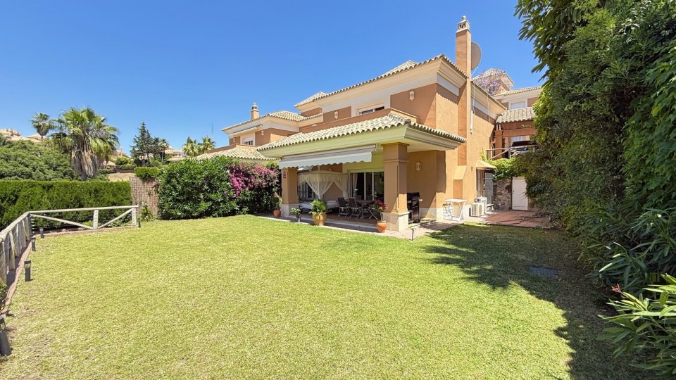 Fabulous townhouse for long-term rental in Santa Clara Golf Villas – Marbella