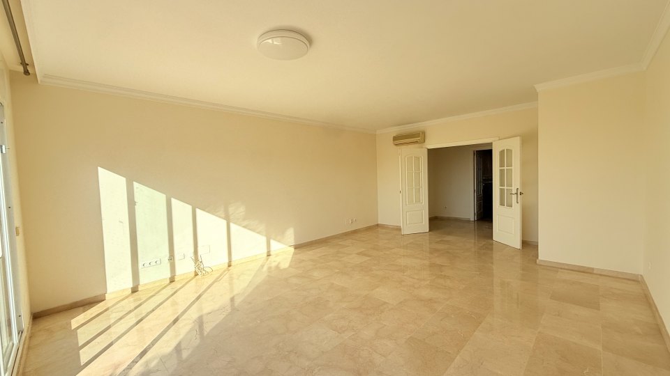 Bright unfurnished flat in Elviria Beach, East Marbella