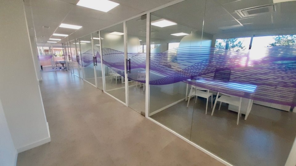 Spacious commercial premises available for rent in Nueva Andalucía, Marbella