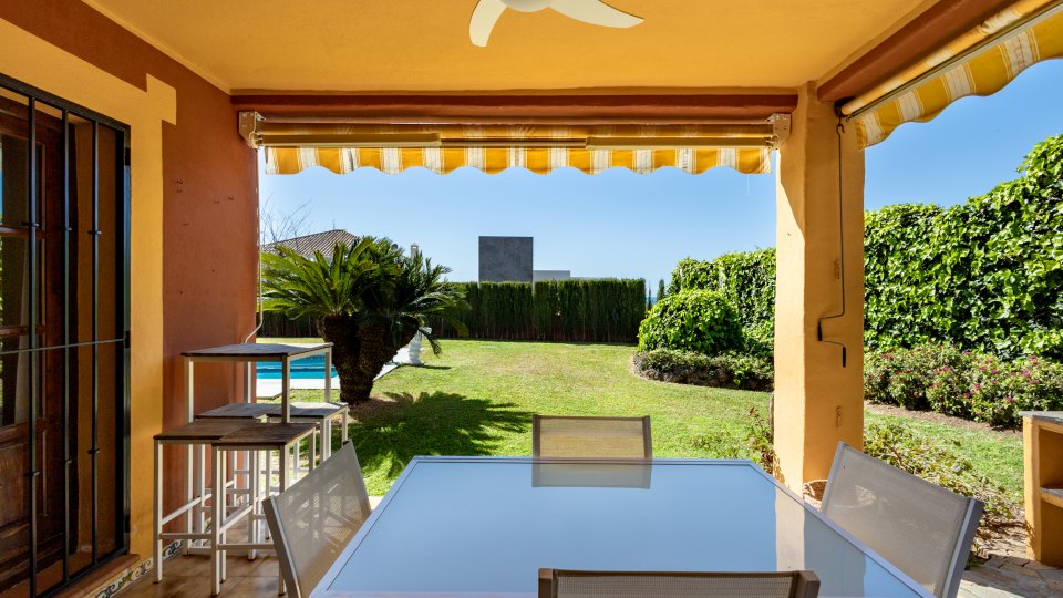 Charming Andalusian Villa with Sea Views in Río Real