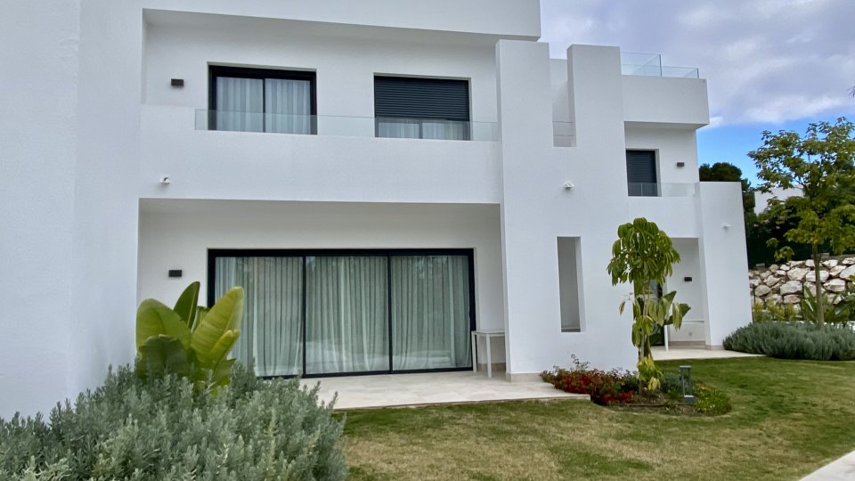 Magnífica casa adosada a estrenar en Nueva Andalucía, Marbella
