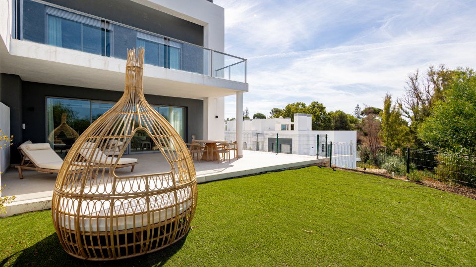 Modern house, new development, with panoramic views to the sea and mountains in Guadalmina Alta Marbella