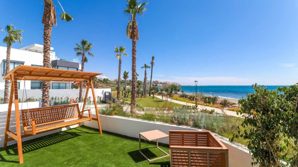Gorgeous 3 bedroom beachfront townhouse in Estepona, with panoramic sea views.